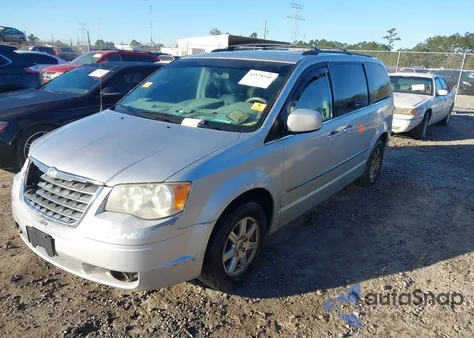 2010 Chrysler Town & Country Touring from USA, damaged, VIN 2A4RR5D15AR337987